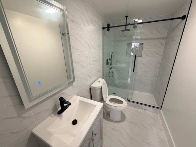 Building Photo - 194 N Lake Ave