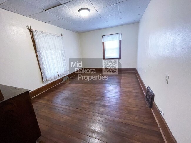 Building Photo - 1016 S Duff- 4 bedroom House