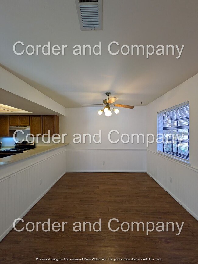 Building Photo - Charming town home 2Bedroom 2Bath Downstairs unit located in the Del Norte High School district.