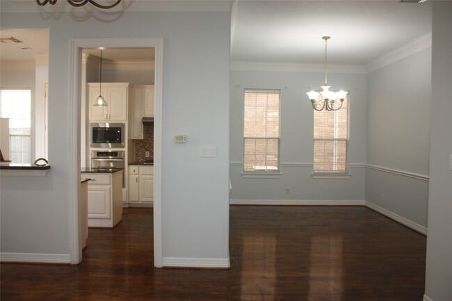 Building Photo - 3206 E Park At Beverly Hills