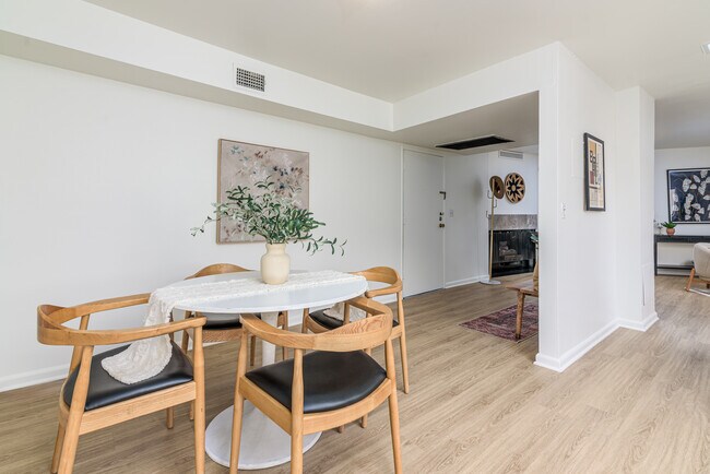 Building Photo - 2260 N Cahuenga Blvd