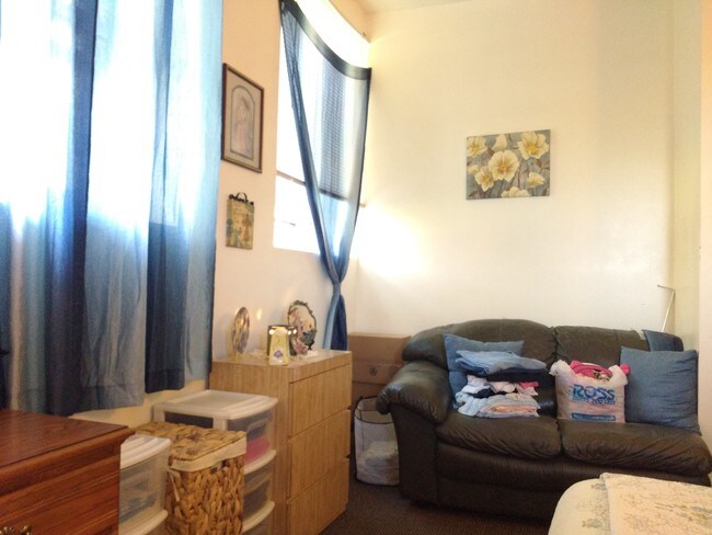 Building Photo - 1557 Main St