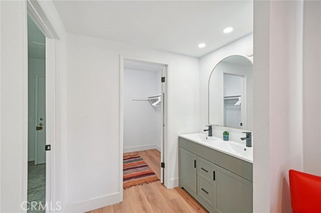 Building Photo - 1500 Country Club Dr