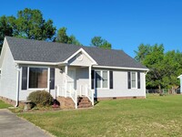 Building Photo - 1461 Claridge Nursery Rd