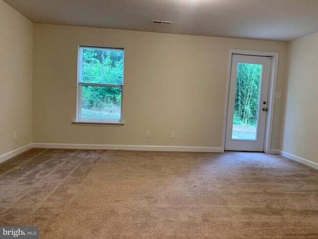Building Photo - 6906 Lunette Ln