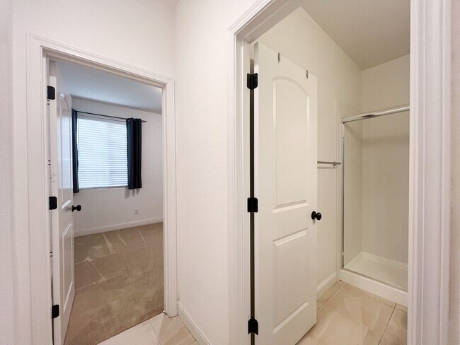 Building Photo - Spacious 4 Bd 3 Bath Home in Elk Grove
