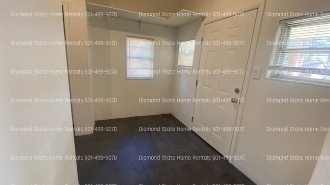 Building Photo - 27 Barbara Dr