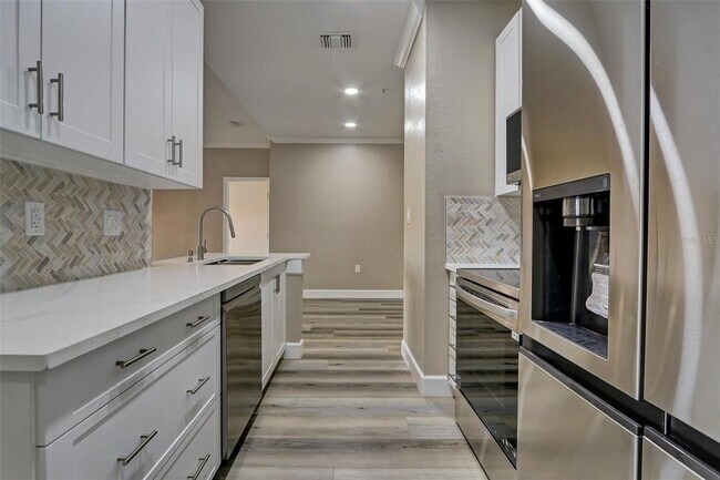 Building Photo - 5000 Culbreath Key Way