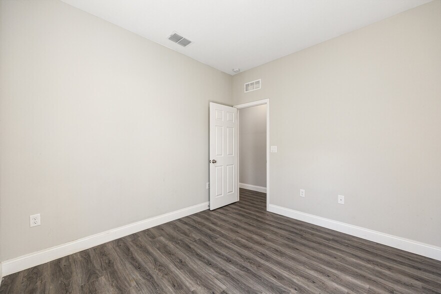 Building Photo - 5998 SW 154th Street Rd