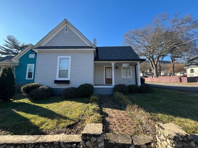 Primary Photo - 5501 St Elmo Ave