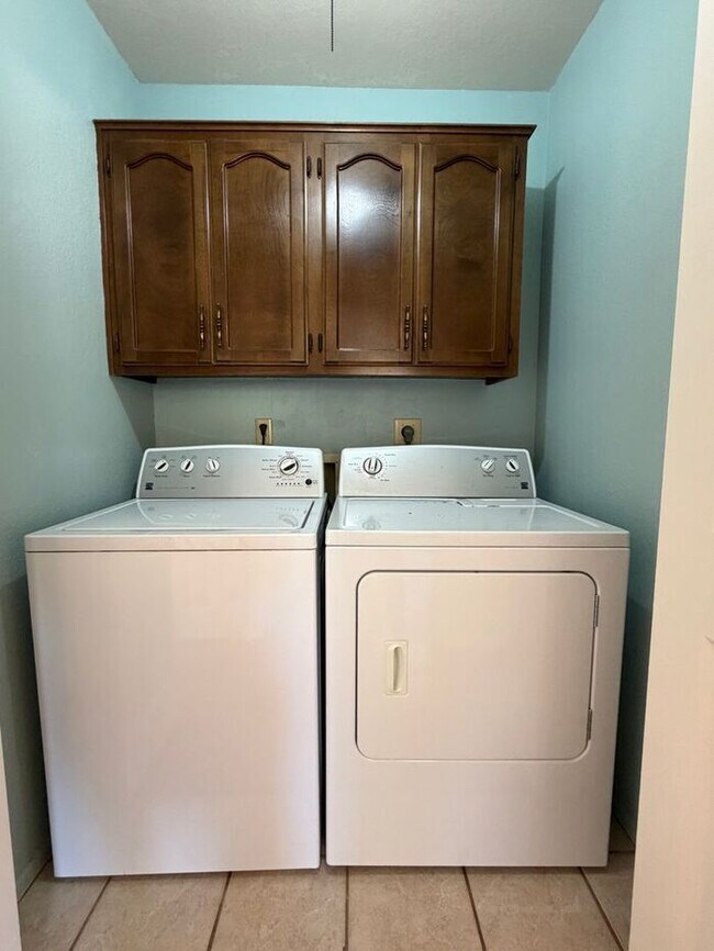 Building Photo - Stylishly Remodeled 2-Bedroom 2 Bath Townhome in Pueblo Villas