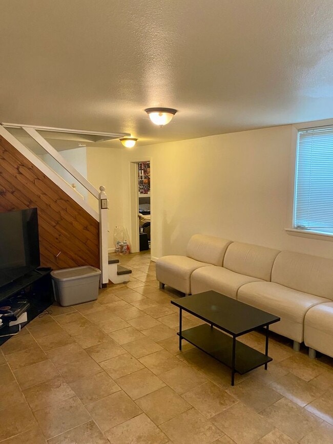 Building Photo - Available for 2026-2027 Fall Pre-Leasing! ...