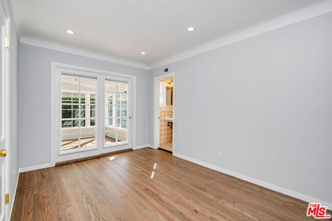 Building Photo - 4649 Sancola Ave