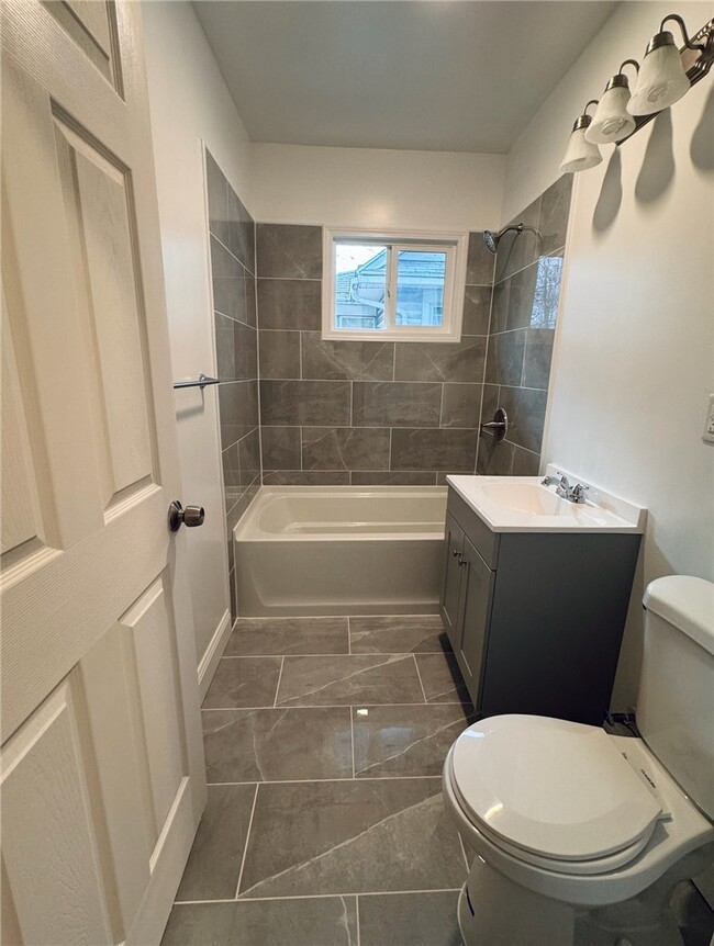 Building Photo - 543 Brooks Ave