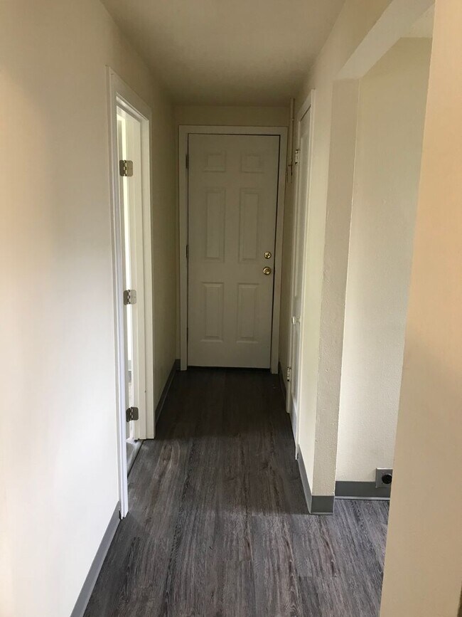 Building Photo - [HUD 1087] 2 Bedroom 2 Bathroom w/ Large Back Yard