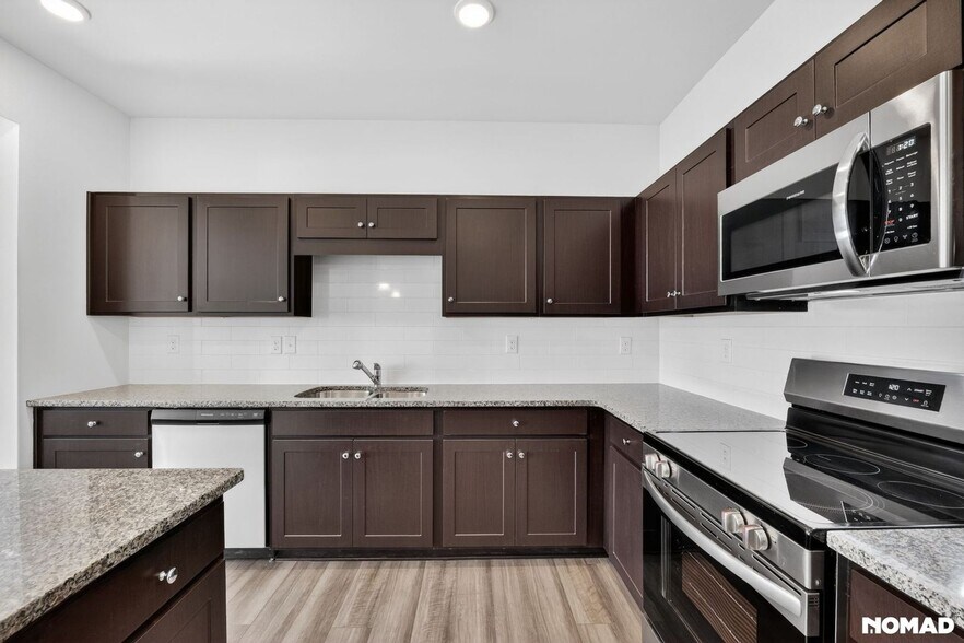 Building Photo - 6028 Jasmine Br Rd