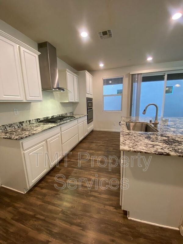 Building Photo - 5471 Westhampton Way