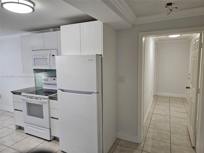 Building Photo - 651 SW 66th Ave