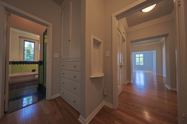 Building Photo - 1314 Hayworth Ave