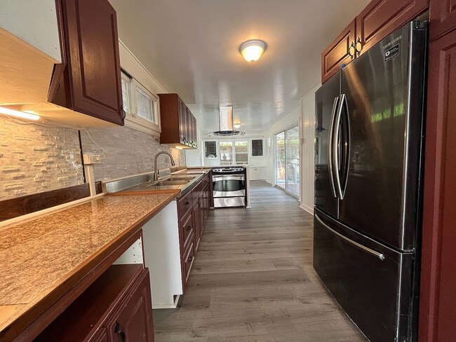 Building Photo - 400 Kapalu St