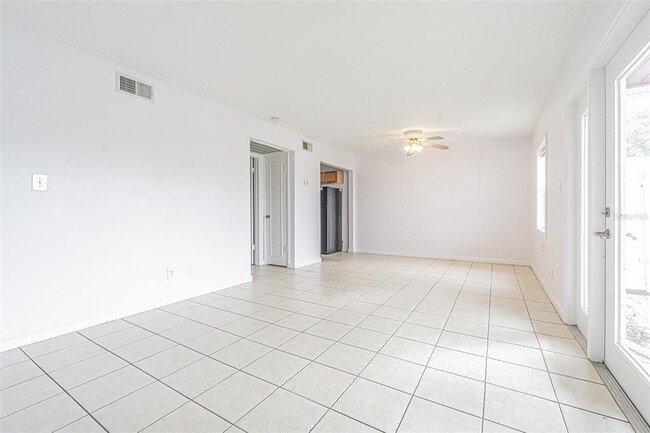 Building Photo - 190 Pompano Dr SE
