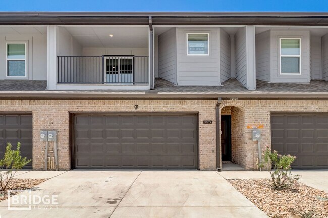 Building Photo - 1204 Bronze Ln