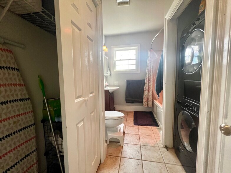 Bath - 613 Dorchester Ave
