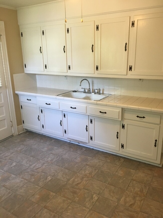 Building Photo - Greenville, 2BD/1BA, 1100SF