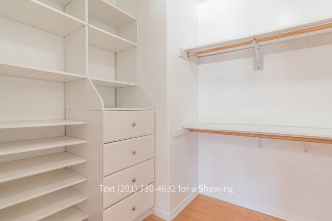 Building Photo - 4 Bedroom, 2 Bath House with Garage