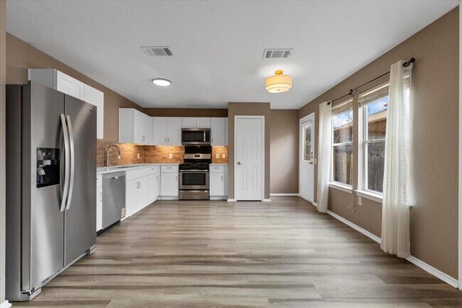 Building Photo - 5621 Abby Ann Ln