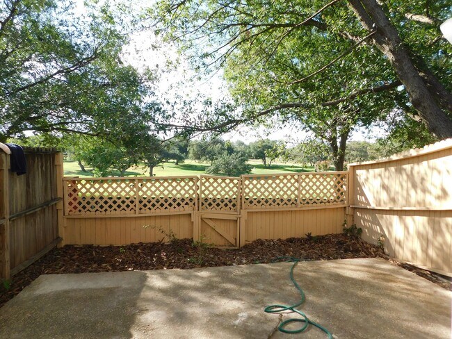 Building Photo - 7322 Oak Manor Dr