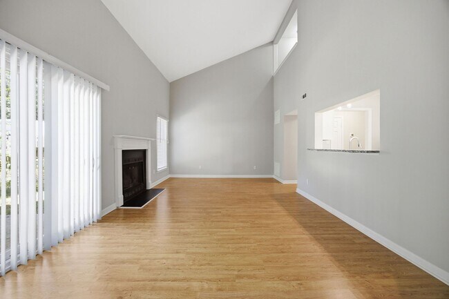 Building Photo - Beautiful Durham 3 Bed Condo | Minutes from RTP & Southpoint