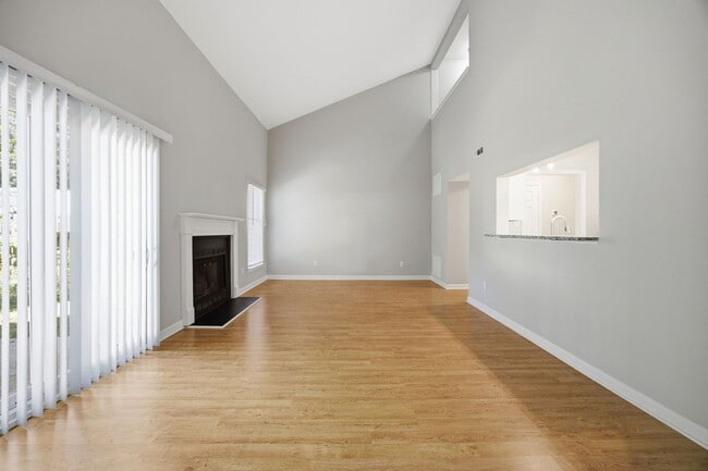 Building Photo - Beautiful Durham 3 Bed Townhome | Minutes from RTP & Southpoint