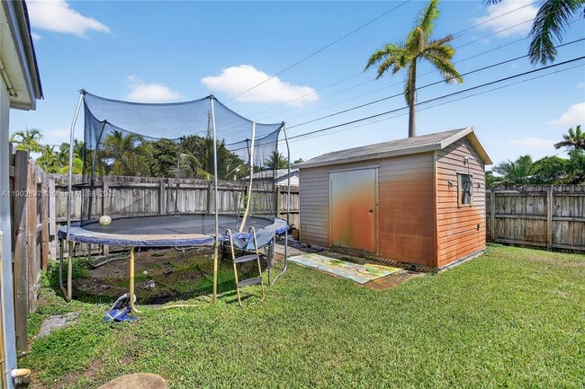 Building Photo - 554 NW 46th St