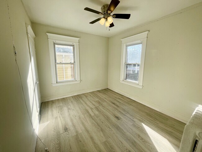 Building Photo - 275 Cooke St