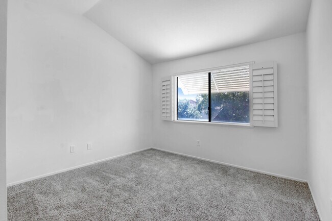 Building Photo - 3030 Wellington Dr