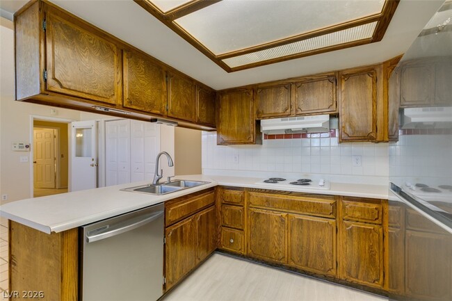 Building Photo - 5 Mallory St