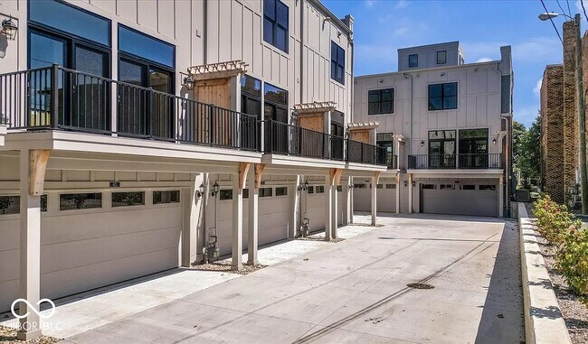 Building Photo - 675 E 16th St