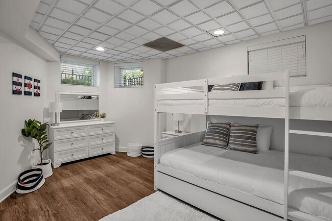 Building Photo - 3636 N Racine Ave