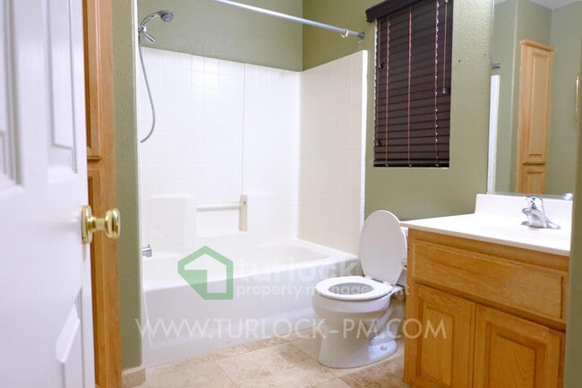 Building Photo - 3910 Mira Sol Dr