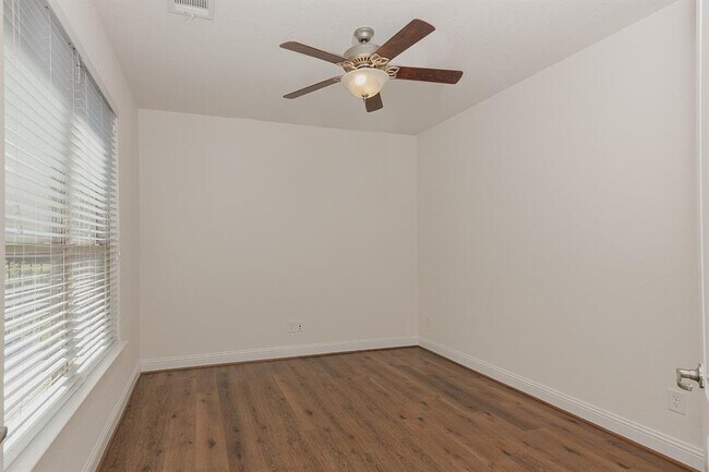 Building Photo - 46 Caprice Bend Pl