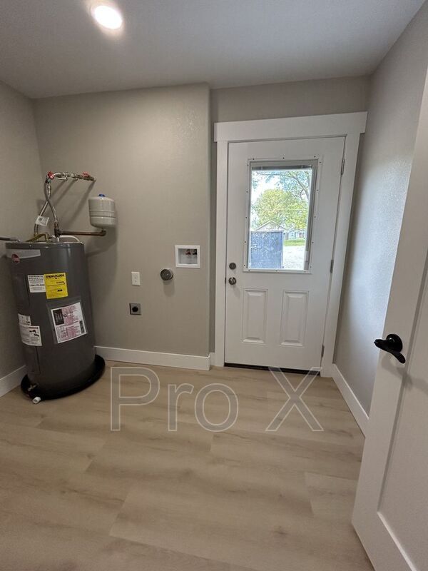 Building Photo - 1118 W 1st St