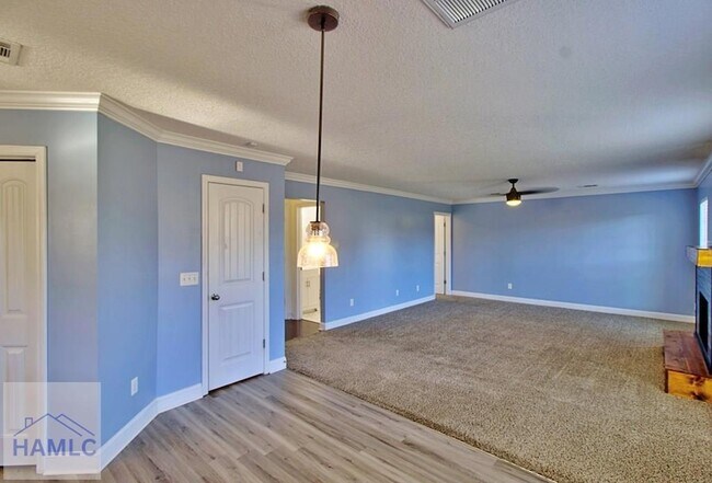 Building Photo - 702 Auburn Cv