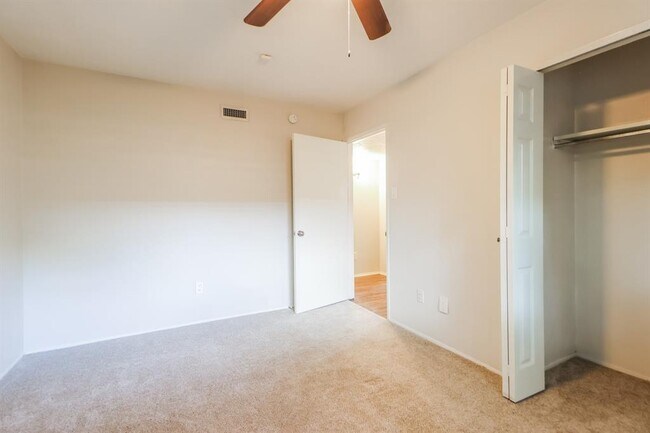 Building Photo - 3811 Broken Elm Dr