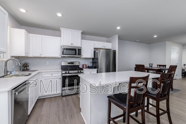 Building Photo - 413 Camarillo Ln