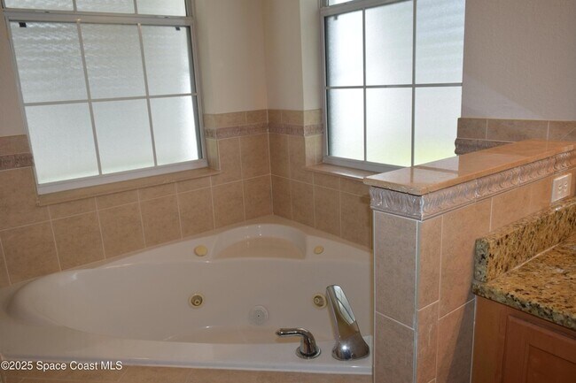 Building Photo - 1170 Eleuthera Dr NE