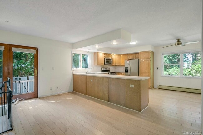 Building Photo - 75 Woodcrest Ave