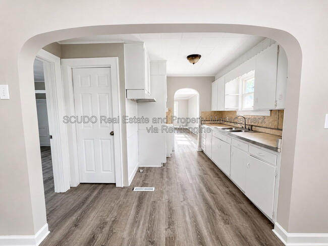 Building Photo - 2723 Lathrop Ave