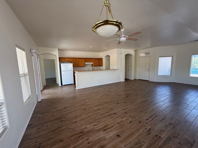 Building Photo - 2 Bedroom 2 Bath in Gated Community in Amante at Verde Fanta Fe Contact Property Pros 928-634-7710
