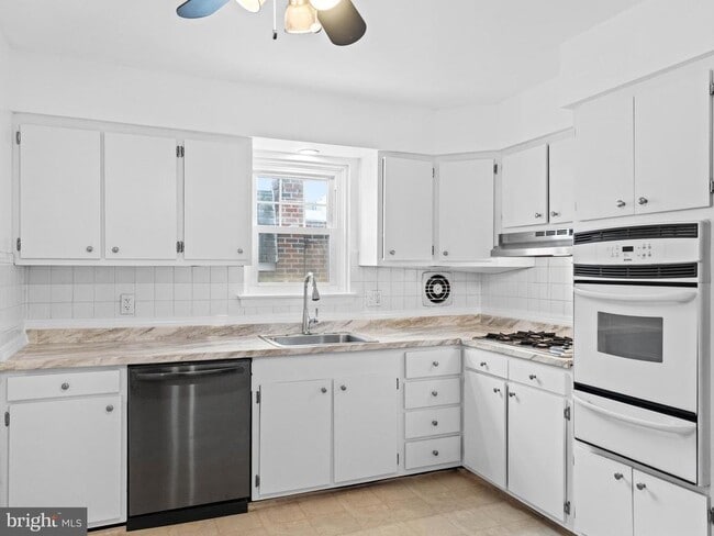 Building Photo - 912 Bergen St